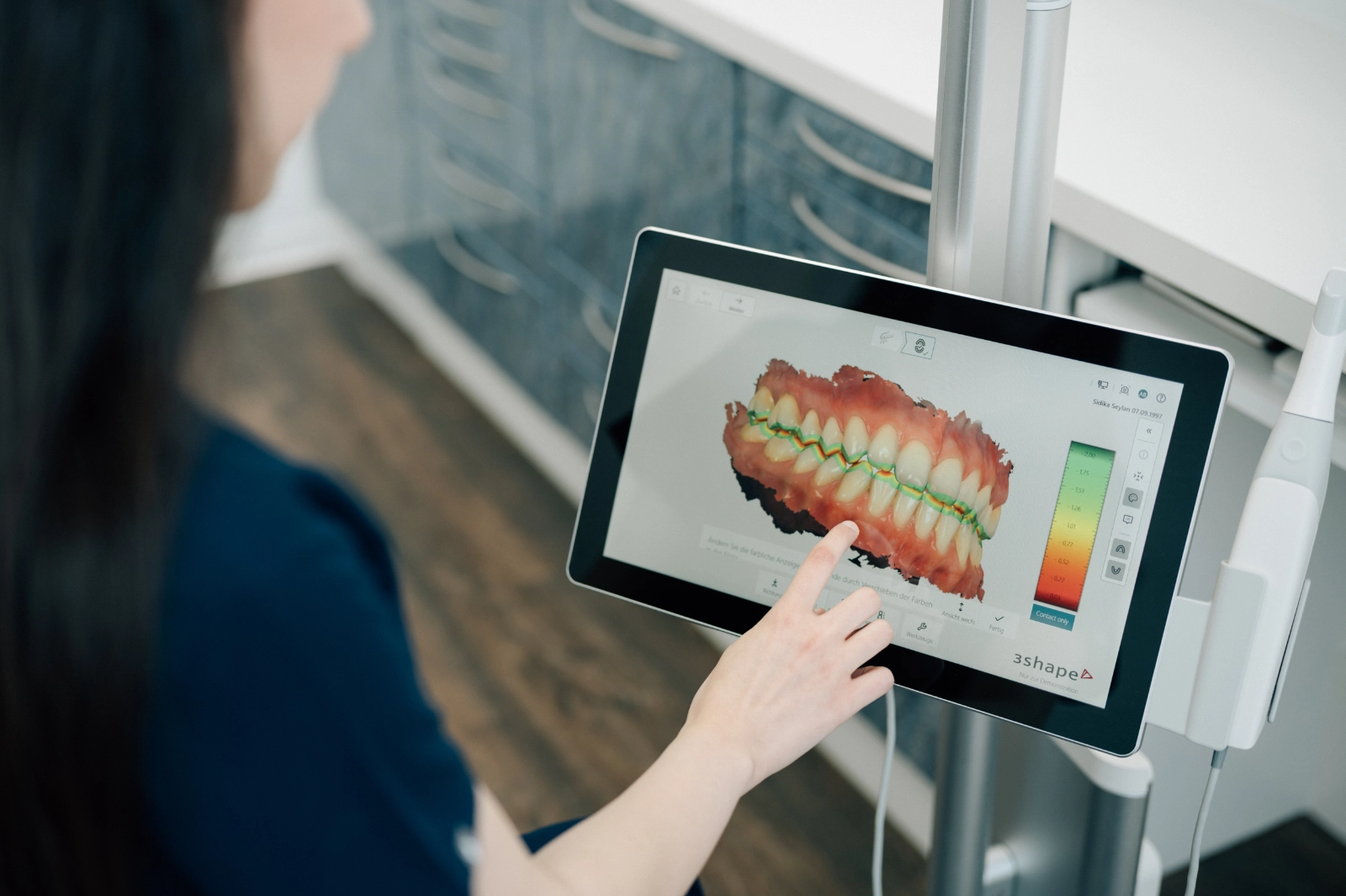 Digitaler Intraoralscanner der Zahnarztpraxis